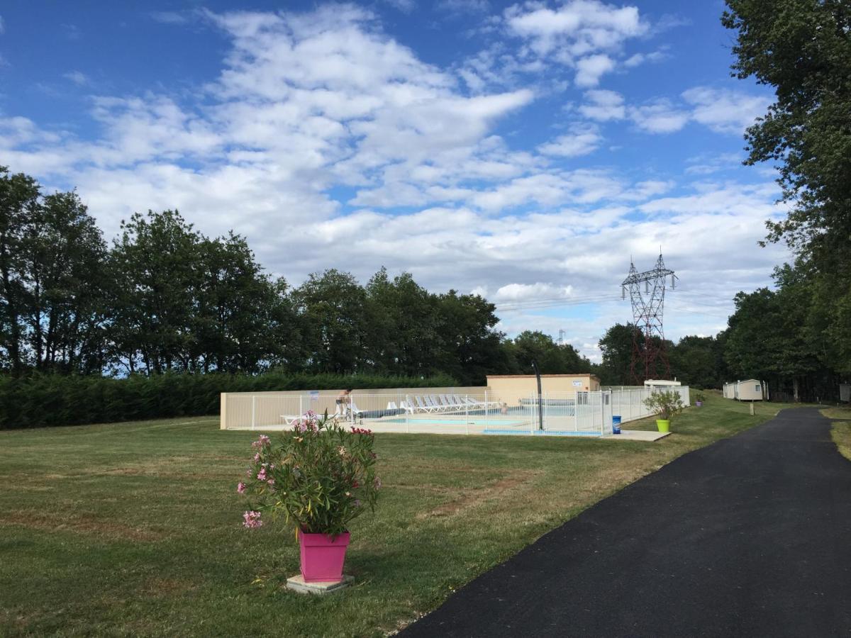 Camping Les Petites Minaudieres Coussay-les-Bois Exterior foto