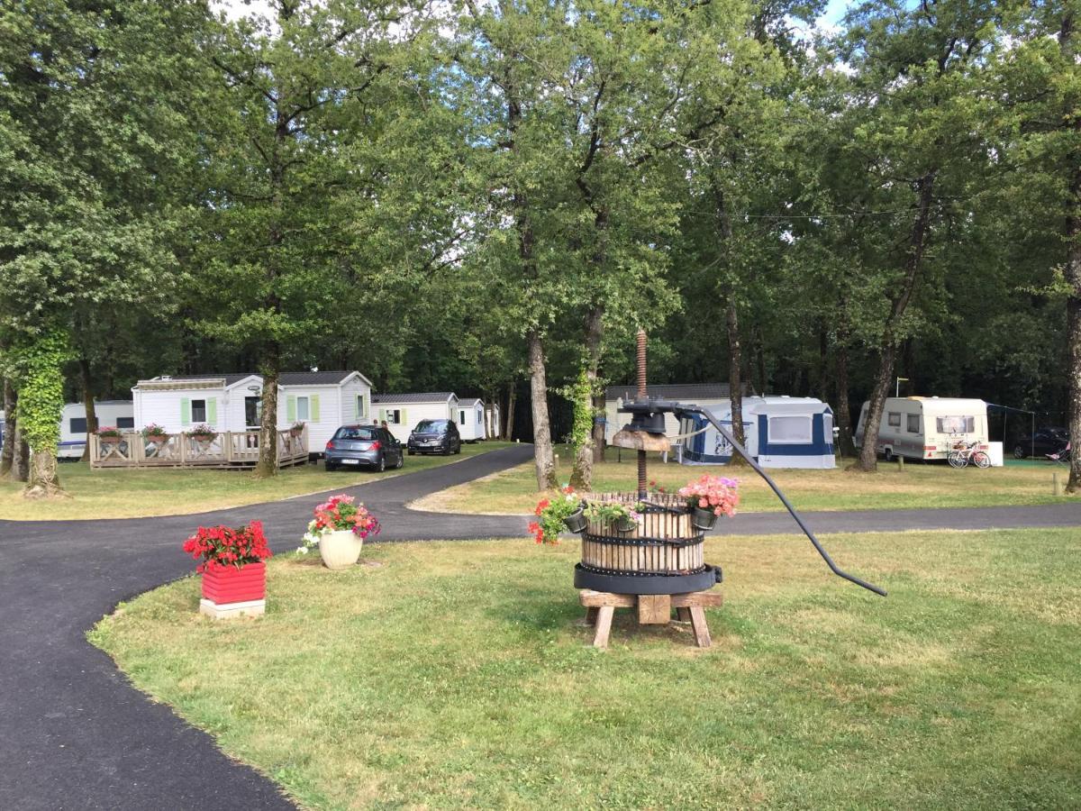 Camping Les Petites Minaudieres Coussay-les-Bois Exterior foto