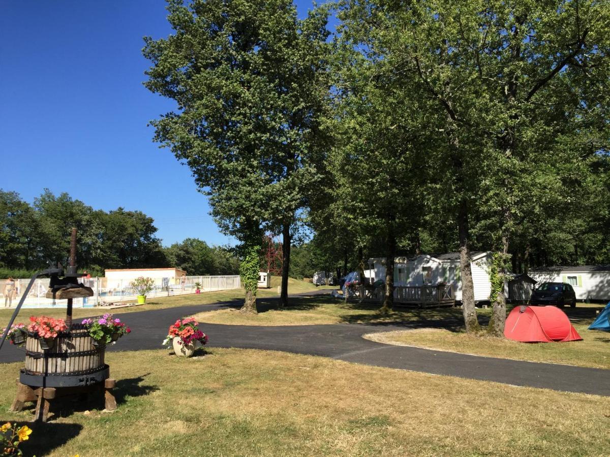 Camping Les Petites Minaudieres Coussay-les-Bois Exterior foto